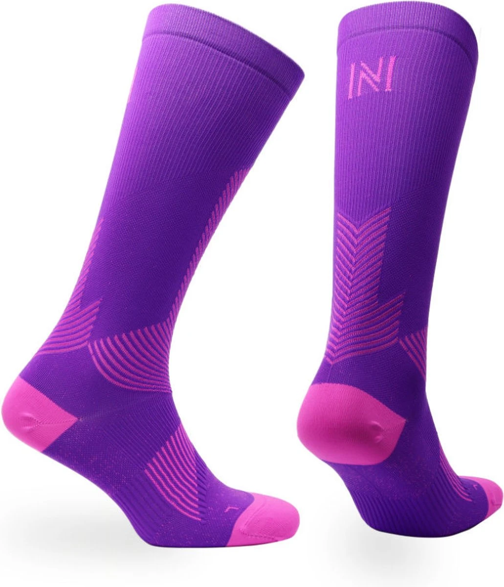 Norfolk Hardloopsokken - Compressie Sokken Dames Met Meryl Skinlife - Anti Bacterieel - Compressiekousen Hardlopen - Sportsokken - Maat 39-42 - Paars - Valencia 3 Norfolk Hardloopsokken - Compressie Sokken Dames Met Meryl Skinlife - Anti Bacterieel - Compressiekousen Hardlopen - Sportsokken - Maat 39-42 - Paars - Valencia