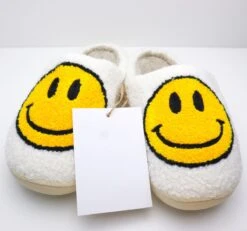 Happy Slippers -Smiley Pantoffel - Smiley Sloffen - Smiley Slippers - Pantoffels Dames & Heren - Happy Slippers - Lachende Pantoffel - Sloffen -Sloffen Met Smiley - Emoji Pantoffel - Emoji Slipper - Maat 39-40- Wit -Casio Verkoop 1200x1120 6