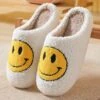 Budino Smiley Pantoffels - Smiley Sloffen - Pantoffels - Sloffen - Dames En Heren - Wit Geel - Maat 41/42 -Casio Verkoop 1200x1200 1453