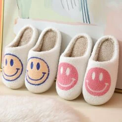 Budino Smiley Pantoffels - Smiley Sloffen - Pantoffels - Sloffen - Dames En Heren - Wit Roze - Maat 39/40 -Casio Verkoop 1200x1200 1477