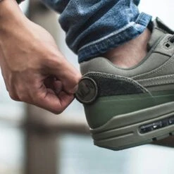 Nike Air Max 1 | V SP 'Patch' | Steel Green | 704901-300 | Maat 43 | Mens US 9.5 | UK 8.5 | CM 27.5 -Casio Verkoop 1200x1200 1590