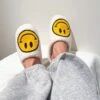 Happy Slippers -Smiley Pantoffel - Smiley Sloffen - Smiley Slippers - Pantoffels Dames & Heren - Happy Slippers - Lachende Pantoffel - Sloffen -Sloffen Met Smiley - Emoji Pantoffel - Emoji Slipper - Maat 39-40- Wit