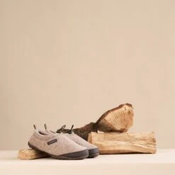 Travelin' Back-Home Heren Sloffen - Wollen Pantoffels - Rubberen Zool - Beige/Zand - Maat 43 -Casio Verkoop 1200x1200 1667