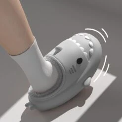 JAXY Haai Slippers - Shark Slides - Shark Slippers - Pantoffels Dames En Heren - Sloffen Jongens En Meisjes - Maat 40-41 - Grijs -Casio Verkoop 1200x1200 1674