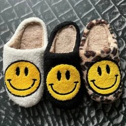Smiley Sloffen Panter – Unisex Pantoffels Smiley – Smiley Slippers Tijger - Sloffen – Zachte Pantoffels – Gekke Sloffen – Sloffen Dames & Heren – Panter - Cadeau - Maat 37/38 -Casio Verkoop 1200x1200 1744