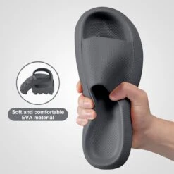 Geweo - Badslippers - EVA Slippers Heren Dames - Pillow Slides - Kerstmis - Kerstfeest - Christmas Gift - Unisex - Verdikte - Antislip - Lichtgewicht - Donker Grijs - Maat 36/37 -Casio Verkoop 1200x1200 1787