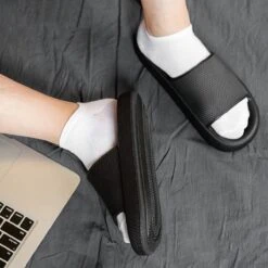 Geweo - Badslippers - EVA Slippers Heren Dames - Pillow Slides - Kerstmis - Kerstfeest - Christmas Gift - Unisex - Verdikte - Antislip - Lichtgewicht - Zwart - Maat 40/41 -Casio Verkoop 1200x1200 1793