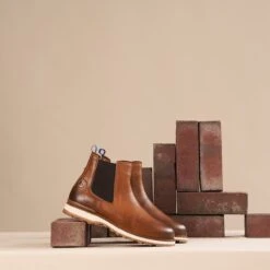 Travelin' Ravik Heren Chelsea Boots - Leren Schoenen - Wol Gevoerd - Cognac Leer - Maat 42 -Casio Verkoop 1200x1200 1877