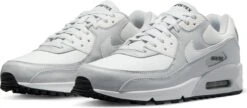 NIKE AIR MAX 90 GORE-TEX "PHOTON DUST" - Maat: 42