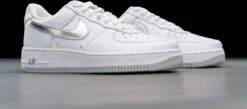 Nike Air Force 1 '07 Low Color Of The Month White Metallic Silver DZ6755-100 Maat 43 WIT Schoenen -Casio Verkoop 1200x531 9