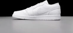 Nike Air Jordan 1 Low Triple White (2022) 553558-136 Maat 42 Wit Schoenen -Casio Verkoop 1200x541 10