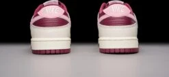 Nike Dunk Low Retro PRM Valentine's Day (2023) DR9705-100 Maat 42.5 Kleur Als Op Foto Schoenen -Casio Verkoop 1200x547 11