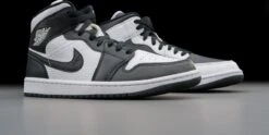 Nike Air Jordan Air Jordan 1 Mid 'Invert Black White' - Maat: 41 -Casio Verkoop 1200x602 3