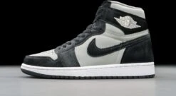 Nike Air Jordan 1 Retro High OG Twist 2.0 Medium Grey DZ2523-001 Maat 39 GRIJS Schoenen -Casio Verkoop 1200x659 7