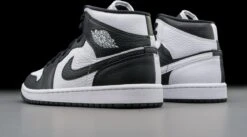 Nike Air Jordan Air Jordan 1 Mid 'Invert Black White' - Maat: 41 -Casio Verkoop 1200x668 1