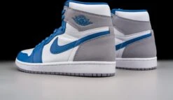 Nike Air Jordan 1 Retro High OG True Blue DZ5485-410 Maat 42 BLAUW Schoenen -Casio Verkoop 1200x697 3