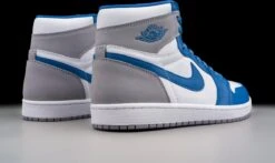 Nike Air Jordan 1 Retro High OG True Blue DZ5485-410 Maat 43 BLAUW Schoenen -Casio Verkoop 1200x716 4