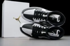 Nike Air Jordan Air Jordan 1 Mid 'Invert Black White' - Maat: 41 -Casio Verkoop 1200x780 4