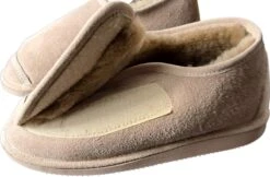 LuLu- Leren Schapenvacht Pantoffels - Sloffen Voor Dames & Heren- Ruime Instap Met Klittenband Sluiting - Stevige Harde Zool - Maat 43 -Casio Verkoop 1200x789 3