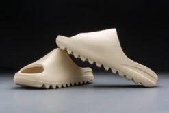 Adidas Yeezy Slide Bone (2022 Restock) FZ5897 Maat 44 1/2 Kleur Als Op Foto Schoenen -Casio Verkoop 1200x800 158