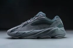 Adidas Yeezy Boost 700 V2 Vanta FU6684 Maat 44 Kleur Als Op Foto Schoenen -Casio Verkoop 1200x800 181