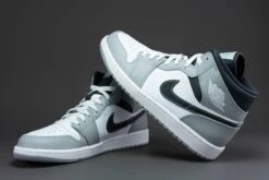 Nike Air Jordan 1 Mid Light Smoke Grey Anthracite 554724-078 Maat 42 Grijs Schoenen -Casio Verkoop 1200x800 205