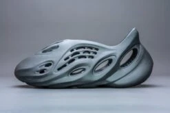 Adidas Yeezy Foam Runner Onyx HP8739 Maat 43 Kleur Als Op Foto Schoenen -Casio Verkoop 1200x800 288