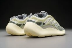 Adidas Yeezy 700 V3 Fade Salt ID1674 Maat 43 1/3 Kleur Als Op Foto Schoenen -Casio Verkoop 1200x800 339