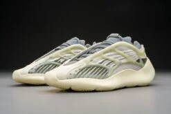 Adidas Yeezy 700 V3 Fade Salt ID1674 Maat 43 1/3 Kleur Als Op Foto Schoenen -Casio Verkoop 1200x800 346