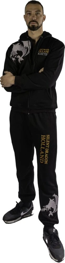 Silent Dragon Holland Kickboks Joggingpak Maat XL Voor Boksen - Kickboksen -thaiboksen -mma -Casio Verkoop 297x1200 1