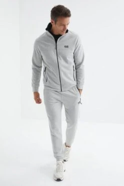 La Pèra Licht Grijs Vrijetijdspak - Joggingpak - Huispak - Home Wear – Jogger - Trainingspak Met Rits Heren – Maat XXL -Casio Verkoop 800x1200 48