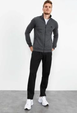 La Pèra Antreciet Vrijetijdspak - Joggingpak - Huispak - Home Wear – Trainingspak Met Rits Heren – Maat XXL -Casio Verkoop 818x1200 2